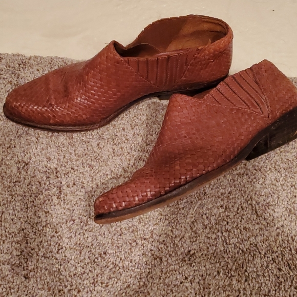 Flats - Picture 2 of 3